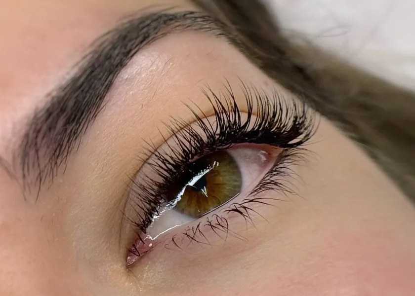 Extensions de cils volume